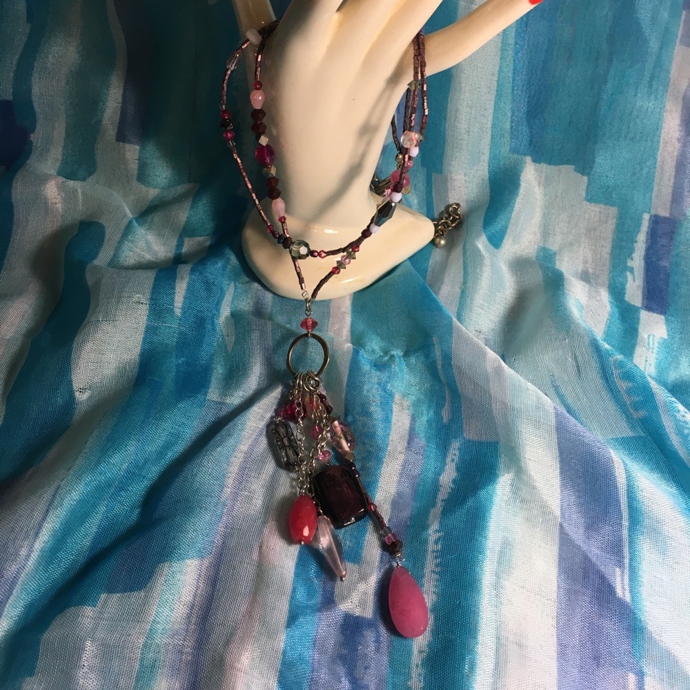 Pink and red necklaces - Picture 3 of 3
